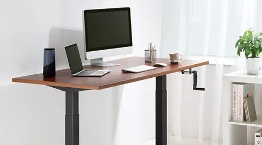 Worktable with adjustable height
